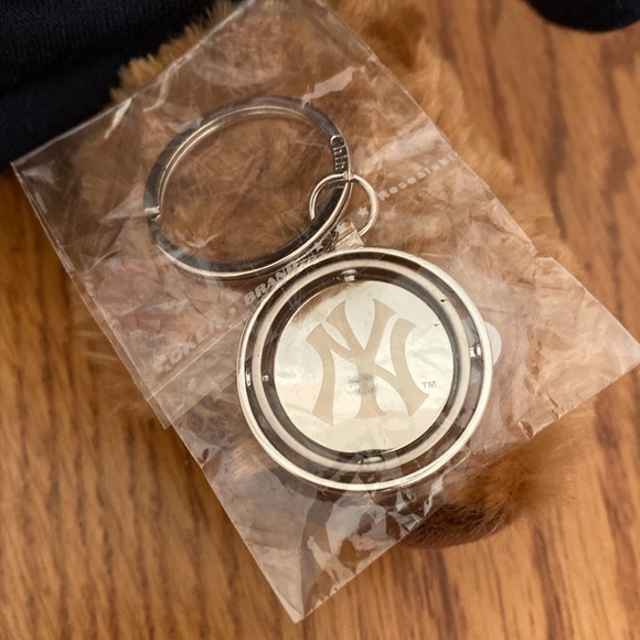 New York Yankees Cooper Tires Gyroscope Keychain Key Ring Yankee Stadium - Picture 2 of 5